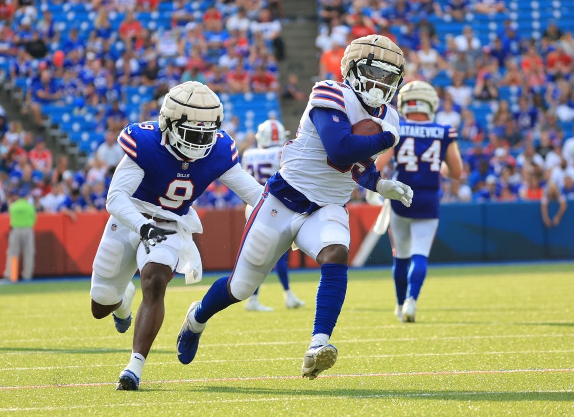 QuintinMorris_'s tweet photo. #BillsMafia would of thought it was a home opener last night ❤️💙 https://t.co/WliifmUO2V