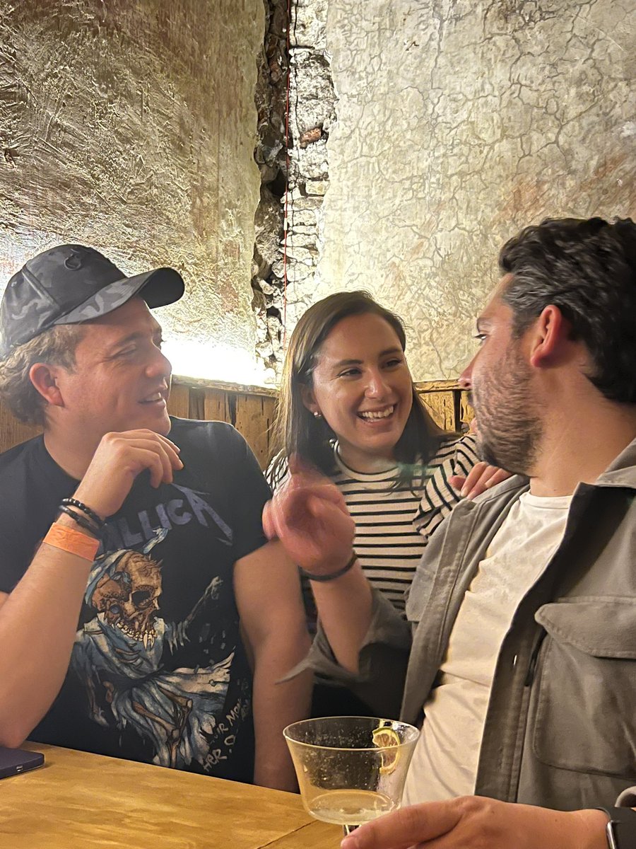 bilbeny's tweet photo. Tuit de reconocimiento al team de la Coordinación de Innovación de Querétaro que contra viento y marea de procesos burocráticos y escepticismos gubernamentales supo navegar para entregar junto a nosotros en @AlteredVentures y a GamingPartners a su ciudad, el evento: @queretaverso https://t.co/MeQg0zK3ST