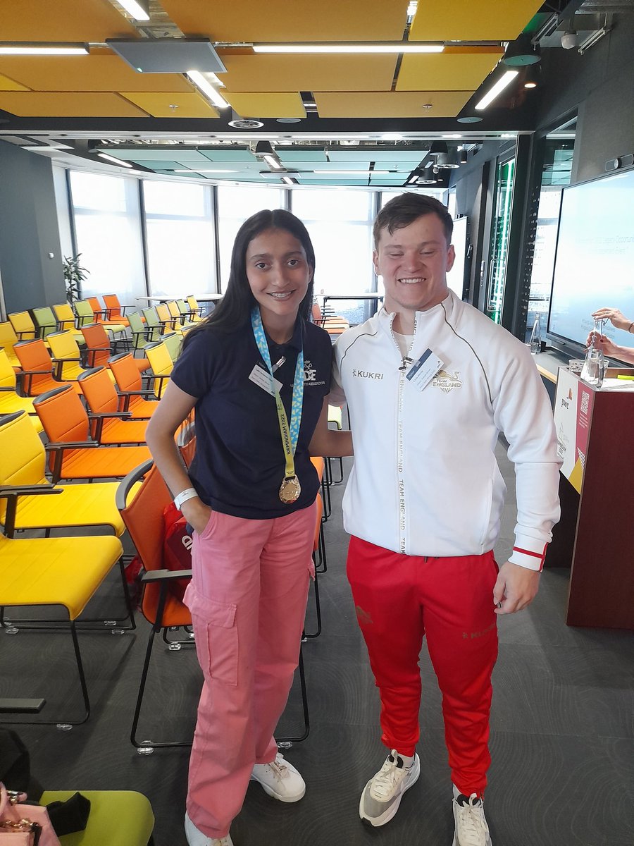 Had a brilliant day experiencing the thrill of The Commonwealth Games with the @DofE UK Youth Ambassadors and other amazing DofE participants. The Boxing was awesome as was the meet and great at @PwC with @YOUTHCHARTER
Lots of very inspired young people tonight! Thank you!