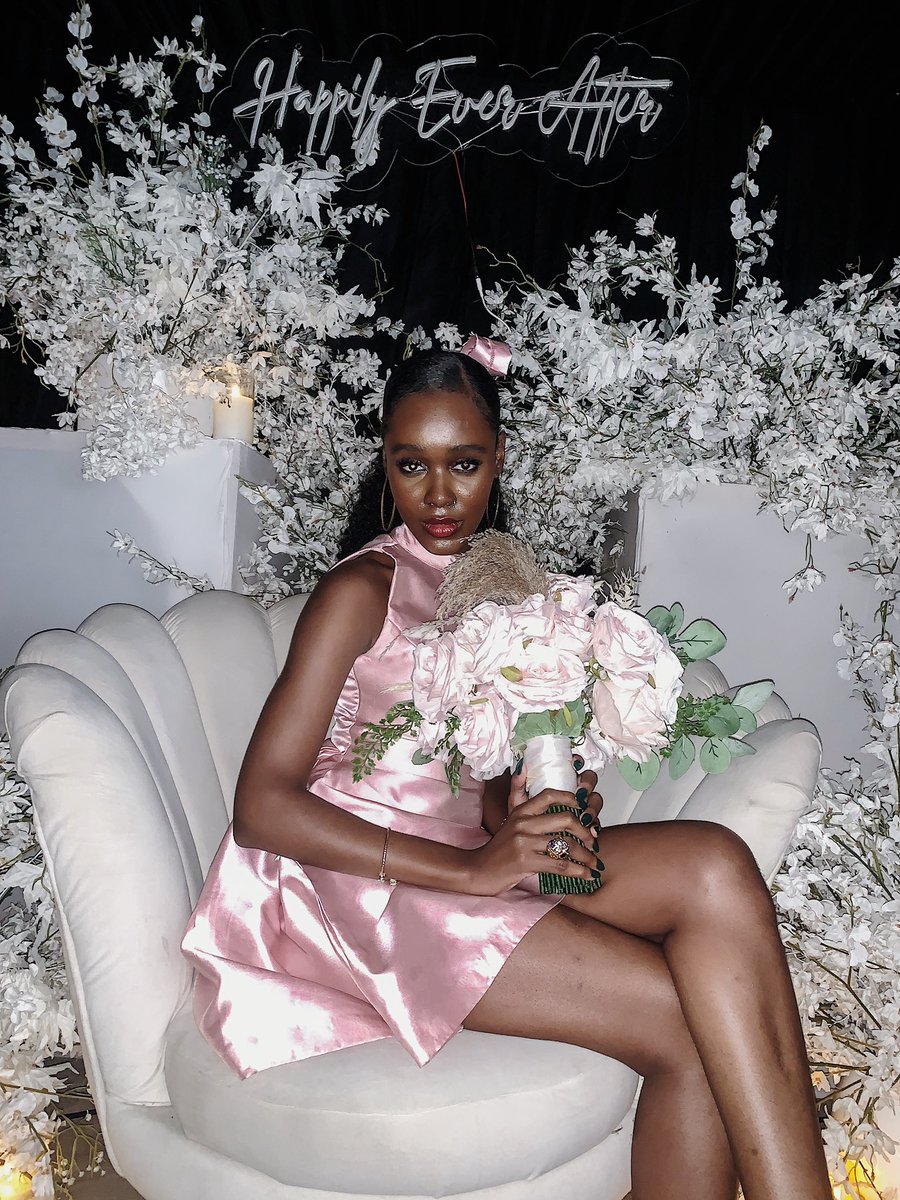 ifbnw's tweet photo. Big princess energy 💐

👗: @thevictoriaking https://t.co/o1ix92tSwo