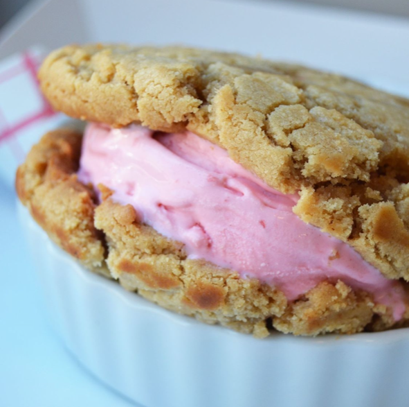 thegrovestl's tweet photo. It's HERE! @serendipityicecream is finally OPEN! Stopy by and enjoy a cone, sundae, cookie sandwich and shake or float (with spirits or beer, if you fancy!) 📷 @creaturetype via @saucemag #serendipityicecream #stldesserts #stlsupportlocal #madeinstl #thegrovestl #thegrove https://t.co/fPN47k5xrm
