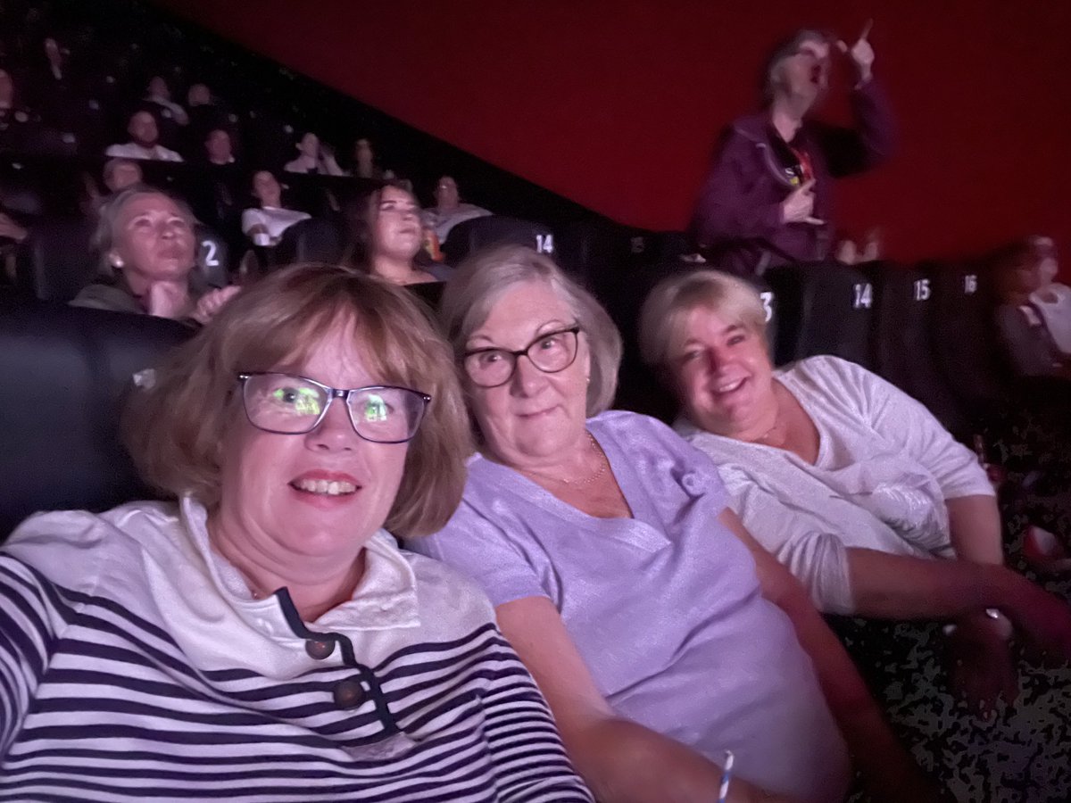 iris_markwell's tweet photo. #westlifeincinemas https://t.co/kbmkYGjtLa