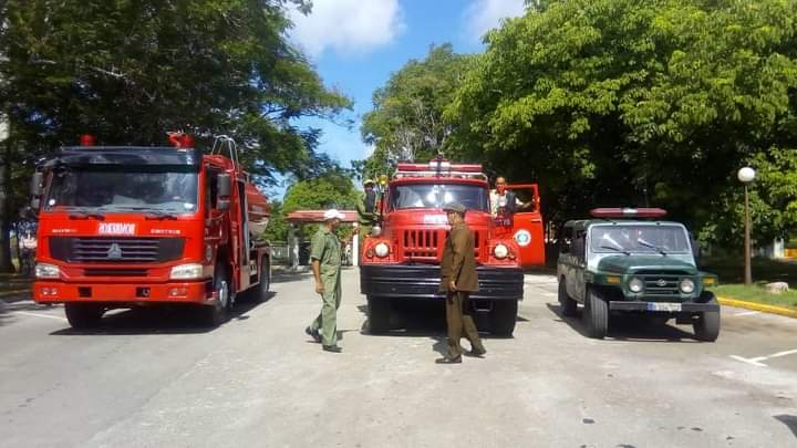 Ilianita_TV's tweet photo. 🇨🇺Cuba es Solidaria 🇨🇭

Un grupo de rescatista de la provincia de #CiegodeAvila se alistan para partir hacia la hermana provincia de #Matanzas y ayudar en el lugar del siniestro #FuerzasMatanzas https://t.co/TFJgEWraAB