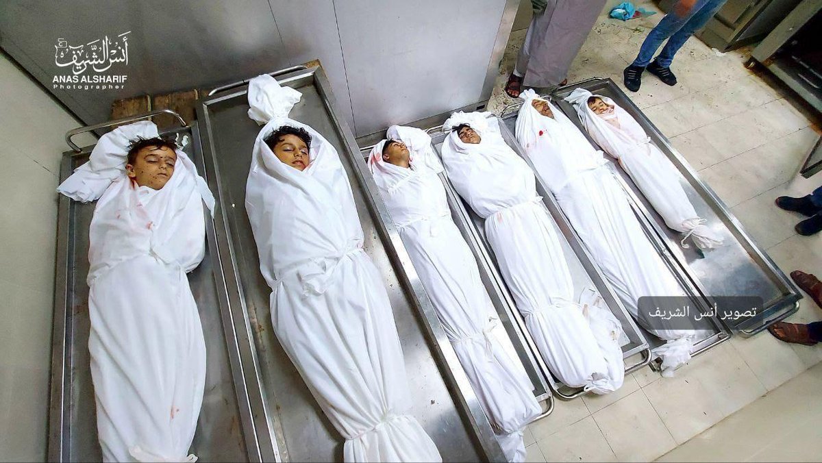 The bodies of the 6 Palestinian children who were slaughtered in cold blood in an Israeli airstrike targeted Jabalia, northern Gaza Strip. If 6 children were slaughtered in Ukraine, how would the world react? #GazaUnderAttack