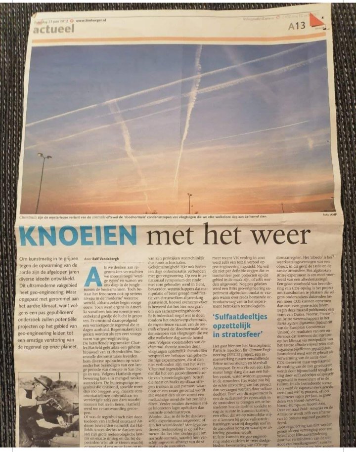 Sandronique's tweet photo. "Knoeien met het weer" 23 juni 2012 in @delimburger 

Stuur jij 'm even naar @GerritHiemstra @Sandervandam2 ?

#ExtremeDroogte #voedseltekort
#boerenopstand 
#chemtrails 
#GeoEngineering https://t.co/jQL0u14QIz
