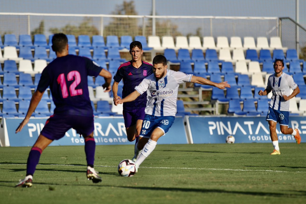 Yendy_Hernandez's tweet photo. Primera parte con la hormigonera aparcada. Bola, pases, sombreros. ¿Cuánto ahorraría y cambiaría el #Tenerife si cuida el pubis de #Shashoua?
Por lesiones, cortedad de pretemporada y fichajes sin rodar, #Ramis llegará a #Eibar entre malabares y parcheos.
#CartagenaTenerife 1-1 https://t.co/oOSdZWxXdS