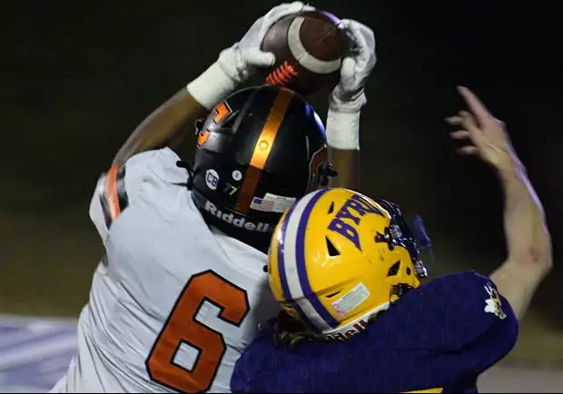 TigerDroppings's tweet photo. BOOM! 🔥

BREAKING: 5-star Baton Rouge WR Shelton Sampson Jr. commits To #LSU: 

https://t.co/GQ1M2A3Kc3 https://t.co/qe2Bv8n2aU