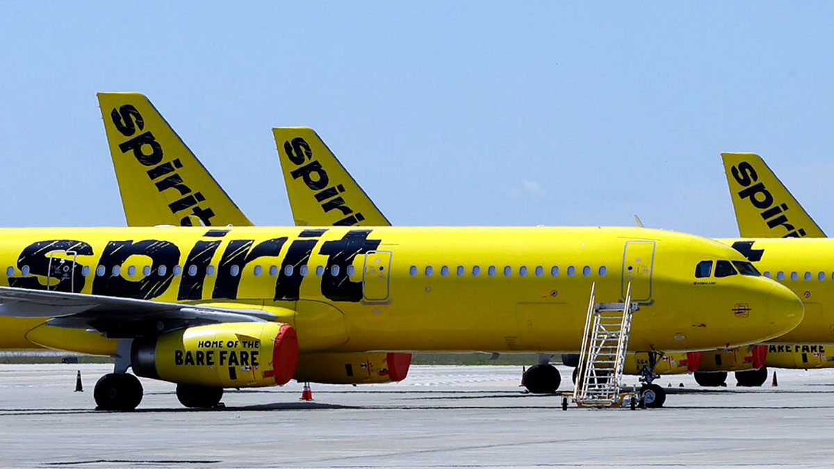 thehill's tweet photo. Over 1,400 US flights canceled Friday https://t.co/Ds6VJReLXY https://t.co/d7AEvTbzqg