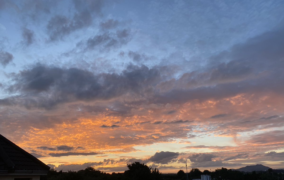 MsGilmore7's tweet photo. What an incredible sunset/skyline view from my decking this evening! I again recall Yeats ‘the blue and the dim and the dark cloths of night and light and half light’ #Gratitude #Wellbeing https://t.co/KPCaHiznxx