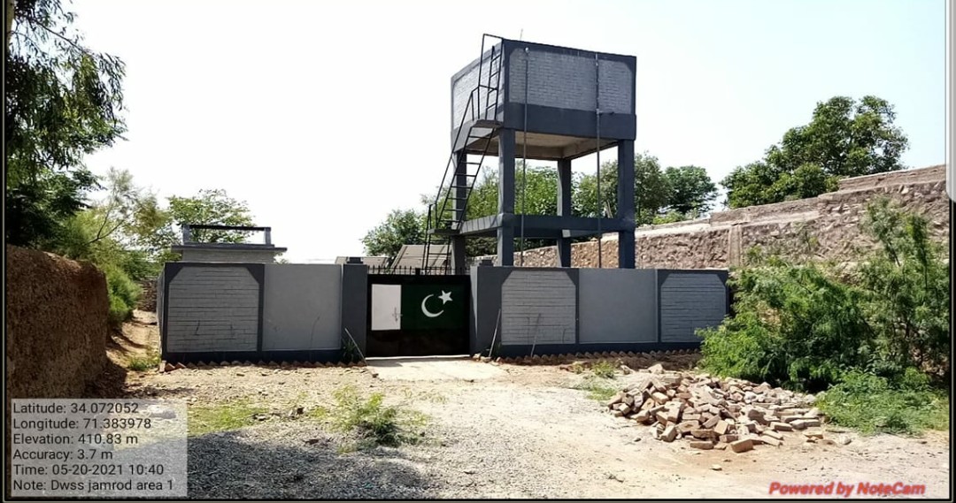 Samrinasays's tweet photo. FCKP North launched water supply projs to ensure supply of clean water to the locals. So far 85 clean water supply projs have been completed in remote areas of Khyber district. To cont the supply of clean water, Security Forces have also installed solar sys.
#MyDevelopingKhyber https://t.co/OWSKljWALG