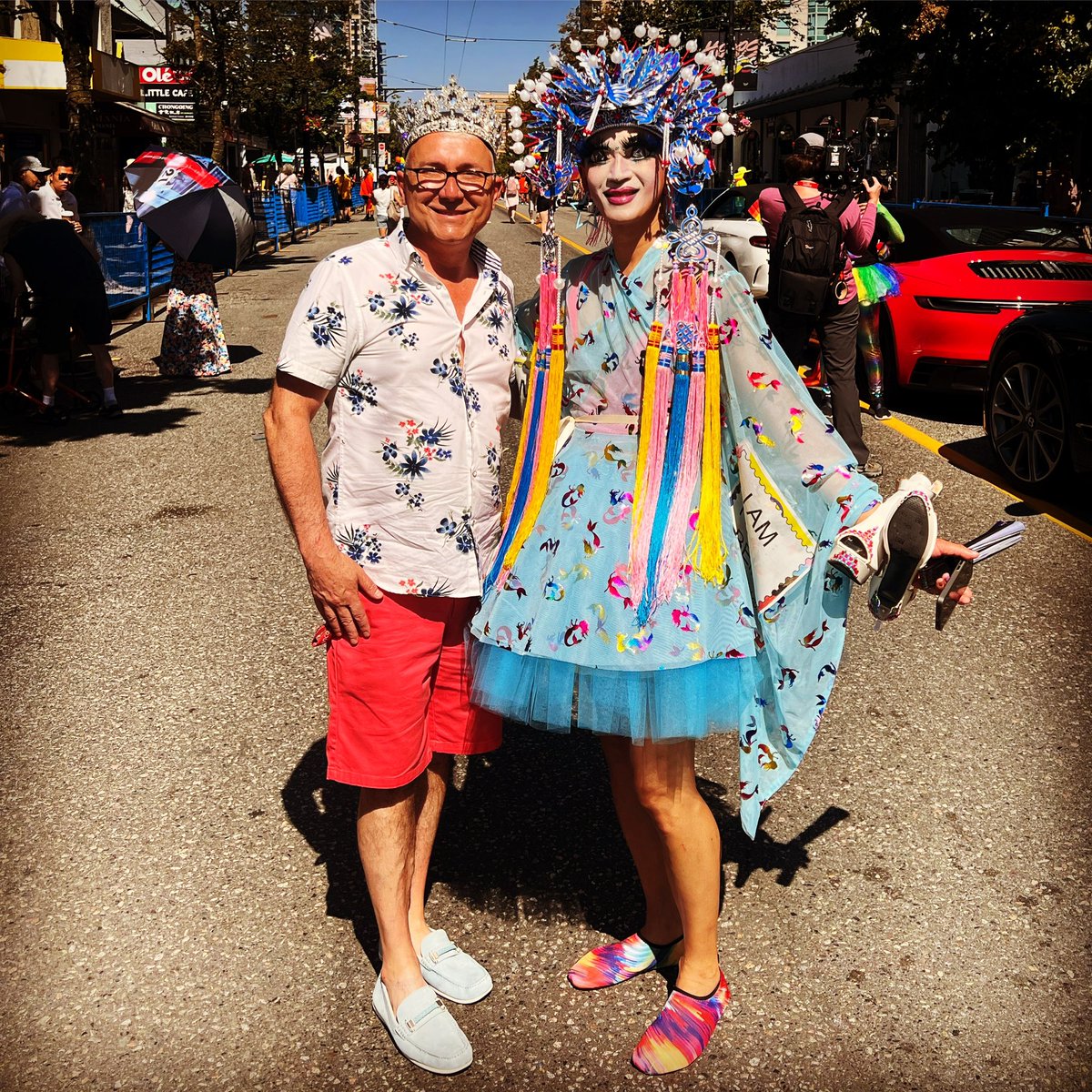 DMSVancouver's tweet photo. Their Majesty’s at the 2022 @vancouverpride Parade 🏳️‍🌈🏳️‍⚧️ @DMSVancouver @VanFFL @optbc @bccfe @QMUNITY #togetheragain #VancouverPride #PRIDEPARADE #grandmarshalls #PRIDE #Pride2022 https://t.co/BhEW7g4wt4