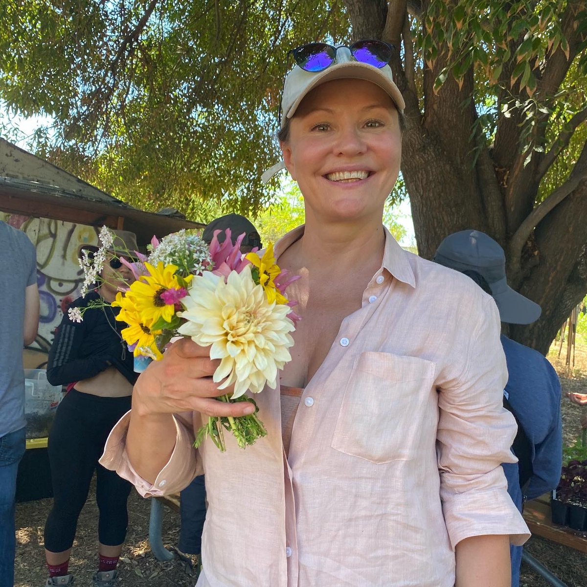 WeGrowGood's tweet photo. What a great day we had with our volunteers harvesting, planting and creating some flower arrangements too! https://t.co/x7V3HWVtdW