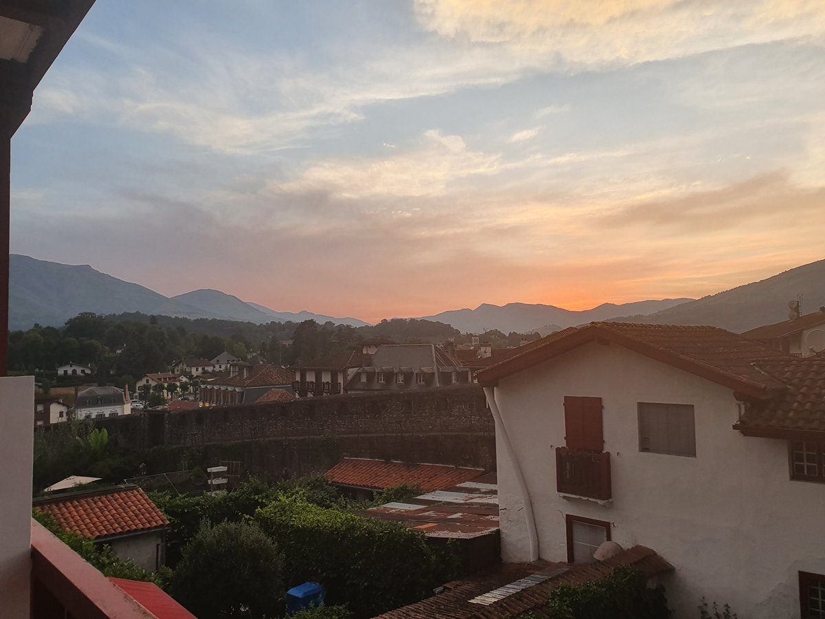 Well, les Pyrénées didn't disappoint. Lots of big skies, pretty sunsets, scorching sun and rain showers. This from my balcony in St Jean Pied de Port; beautiful.
