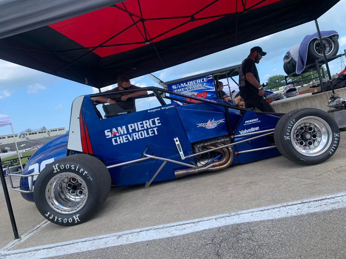 Take 2. 🎬 In her first USAC Silver Crown appearance in June at Port Royal, @kaylee11b experienced a mechanical issue on the first lap of practice. Today, the USAC @NosEnergyDrink National Midget standout plans to make her first series start at @ToledoSpeedway.