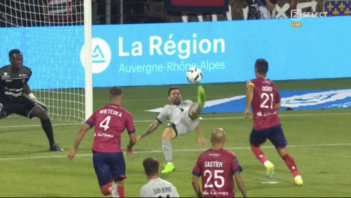 DashingYamal's tweet photo. Ronaldo sister really posted a failed bicycle kick of Messi earlier this season only for him to score a magnificent one in the same season 😭😭 https://t.co/RcEYdPAnvF