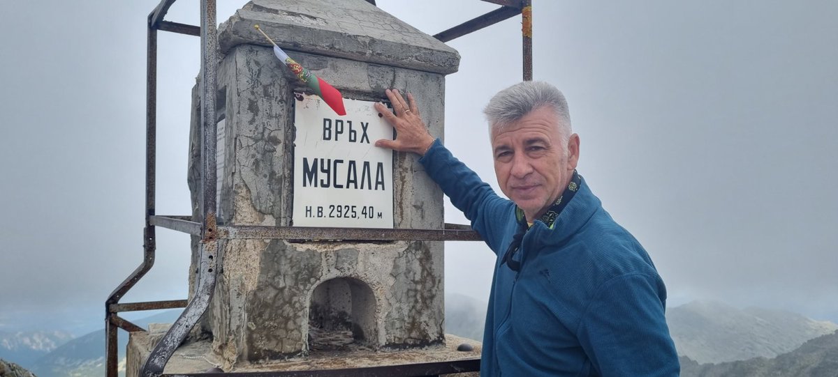 TomislavZuljev1's tweet photo. Planinario i prije bolesti.
Dok sam bio na #dijaliza sanjao o planinskim vrhovima.
Ali da ću nakon #transplantacija #bubreg imati pod nogama najviši vrh Balkana-#Musala2925 o tome nisam smio ni sanjati.
Danas je taj vrh "pao.
Hvala do neba, mom donoru.🙏
#budidonor #darujnadu https://t.co/x3BBmq8bFz