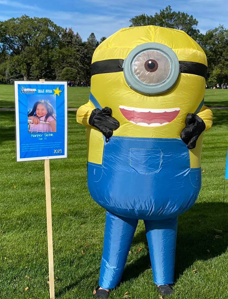 Reaching up to say hi! 🤗 Harper brought out some friends that included the Minions and a Shark!

Who is your team captain bringing this year? 👩‍✈️

Add all of the best costumes to your team for the 2022 Walk for Down Syndrome on Saturday, September 24th: bit.ly/WalkForDownSyn…