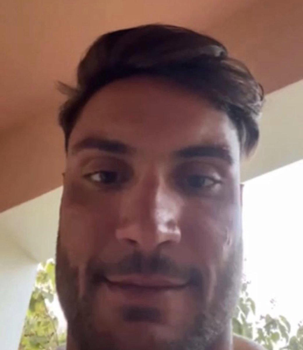 eljades's tweet photo. pov deciding what to comment on queen ekin’s recent insta #LoveIsland https://t.co/7FJ68sYKKT