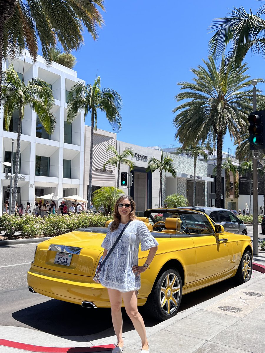 Osea pero por que amarillo? 🤦🏻‍♀️ muy #Rollsroyce pero cero mi gusto.