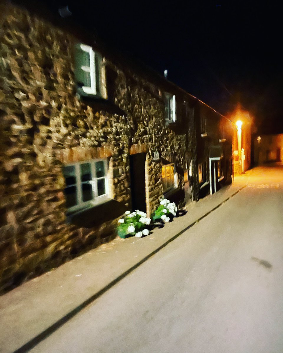 andytheedom's tweet photo. Strolling back through the village after a Saturday night out #turnbackthehandsoftime #sandford #saturdaynight https://t.co/mYixuXZshn