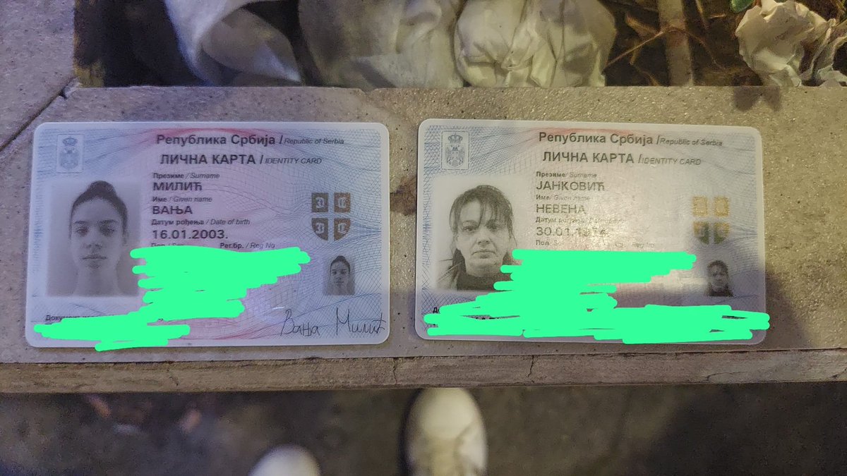 Kod Meka na Zelenom vencu moja ćerka upravo našla novčanik, sa 2 lične karte, kred. karticama, novcem... Molim RT da pomognemo da se nađe vlasnica!  Ako prepoznajete dame (opština Čukarica), info u DM.