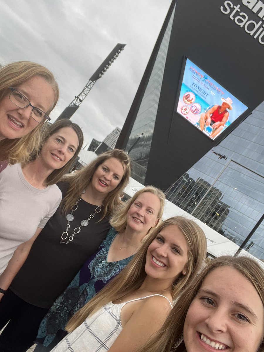 LardyJen's tweet photo. @K102 @kennychesney @DanAndShay @OldDominion @carlypearce 28 yrs ago I stood next to my sister saying I Do, 28 yrs later with your two daughters &amp; besties we leave our husbands behind &amp; see @kennychesney https://t.co/QbkMTONCdc