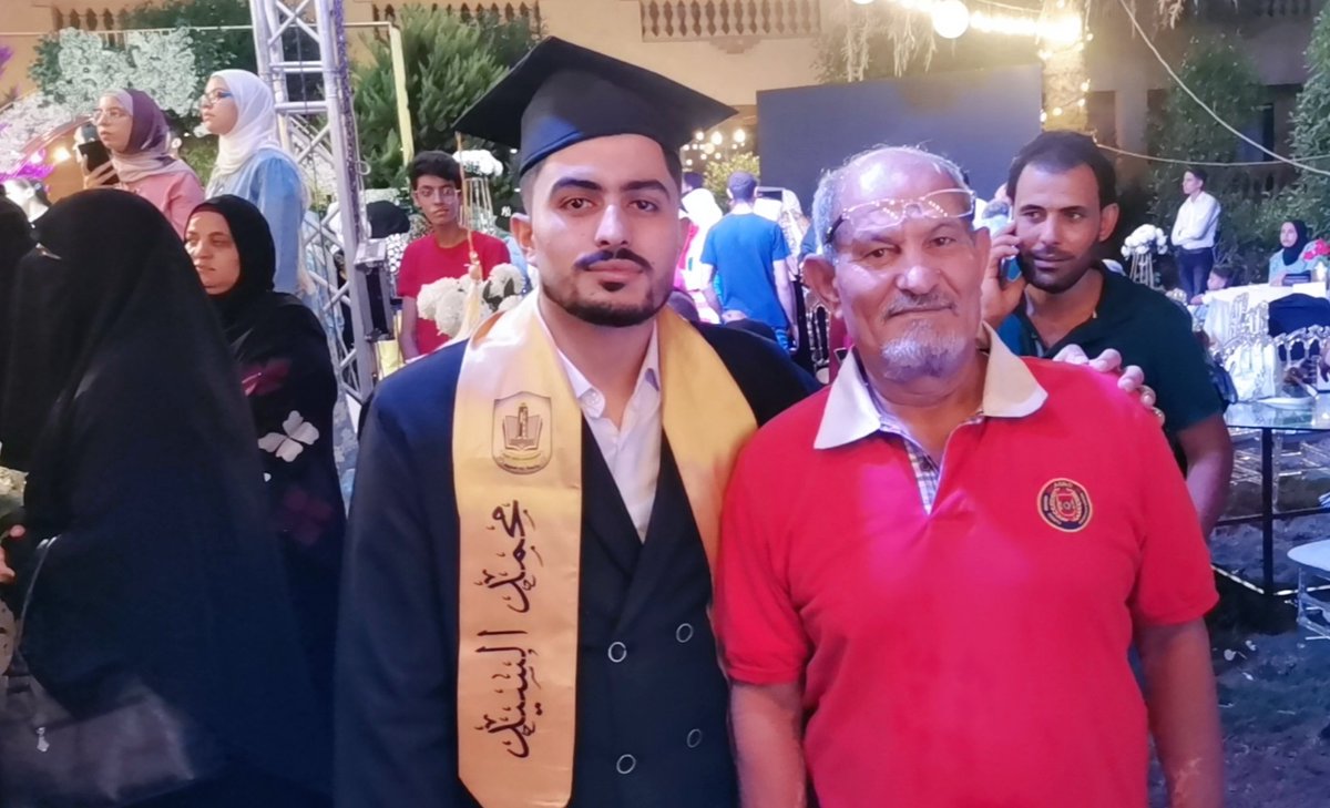 mahmed_sayed_'s tweet photo. تقريبا اول صورة ليا مع ابويا لانو مببحبش يتصور❤
 #Graduation_Party❤🔥 https://t.co/S75eNcyFS1