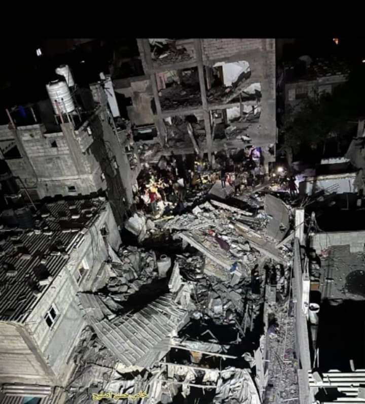 soraya_zeh's tweet image. جاري البحث بين الأنقاض عن مفقودين بعد ارتكاب المحتل مجزرة بمخيم الشعوت في رفح 

#غزة_تحت_القصف #غزة_تحت_القصف_الآن  #غزة