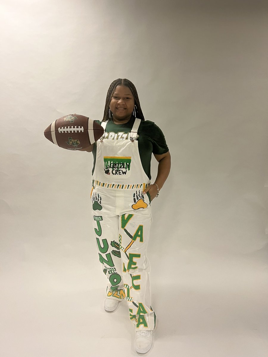 Introducing…Valencia Allen!! Valencia is a junior, this is her 2nd year on the crew, Valencia loves going to all the FNL games &amp; supporting our boys, and she can’t wait to get hype this year!