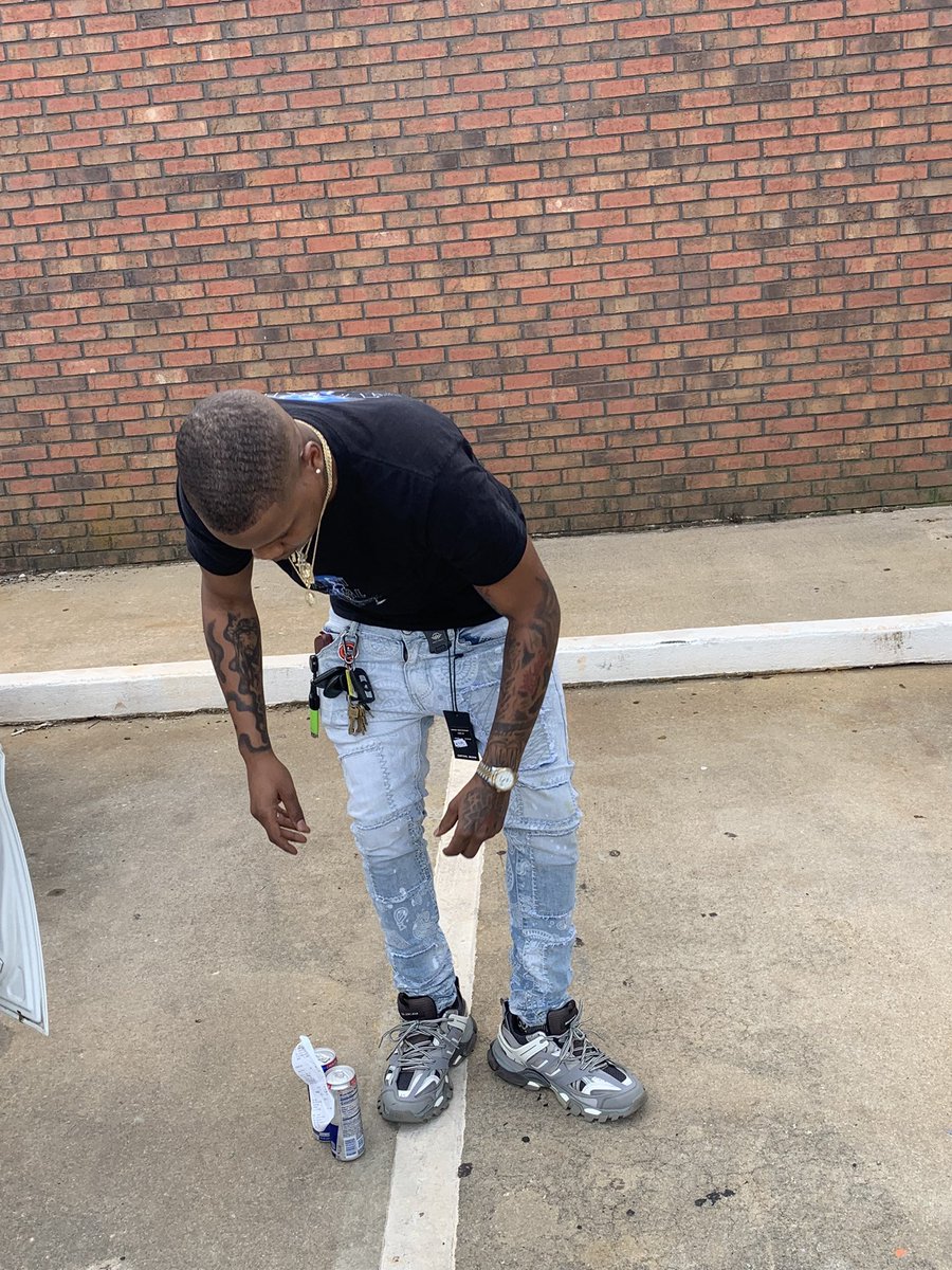 1superstarnino's tweet photo. stand up guy i switch spines , i want my nigga back #LLDarius happy birthday bro https://t.co/snUYCN8vqt