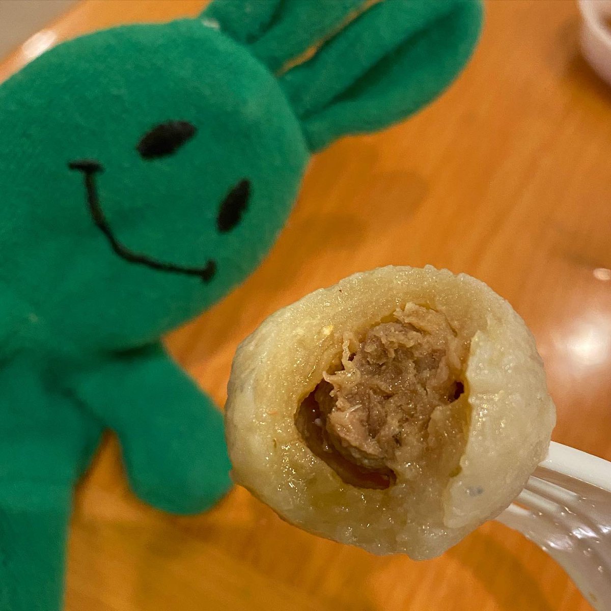These fishballs have a porky filling!
.
.
.
#rongcityfishball #rongcity #peanutnoodles #dumplings #fishballs #cheapeats #dineinchinatown #chinatown #supportchinatown #les #nyceats