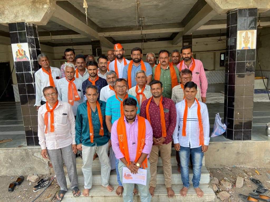 ajay_bapodara's tweet photo. ભેસાણ તાલુકાના છોડવડી ૫, મોરવાડા ૧૩,ખાખરા હડમતીયા ૯,ચુડા ૬,શક્તિકેન્દ્રો માં ૮૭- વિસાવદર વિધાનસભાના, ભેસાણ મંડળ પ્રમુખ ઉમેશભાઈ,વિસ્તારક શ્રી નિખિલભાઈ ગોહિલ ની ઉપસ્થિતિ માં બેઠક કરવામાં આવી જેમાં હાજર રહી જરૂરી માર્ગદર્શન આપ્યું https://t.co/OpAhWZDzJK