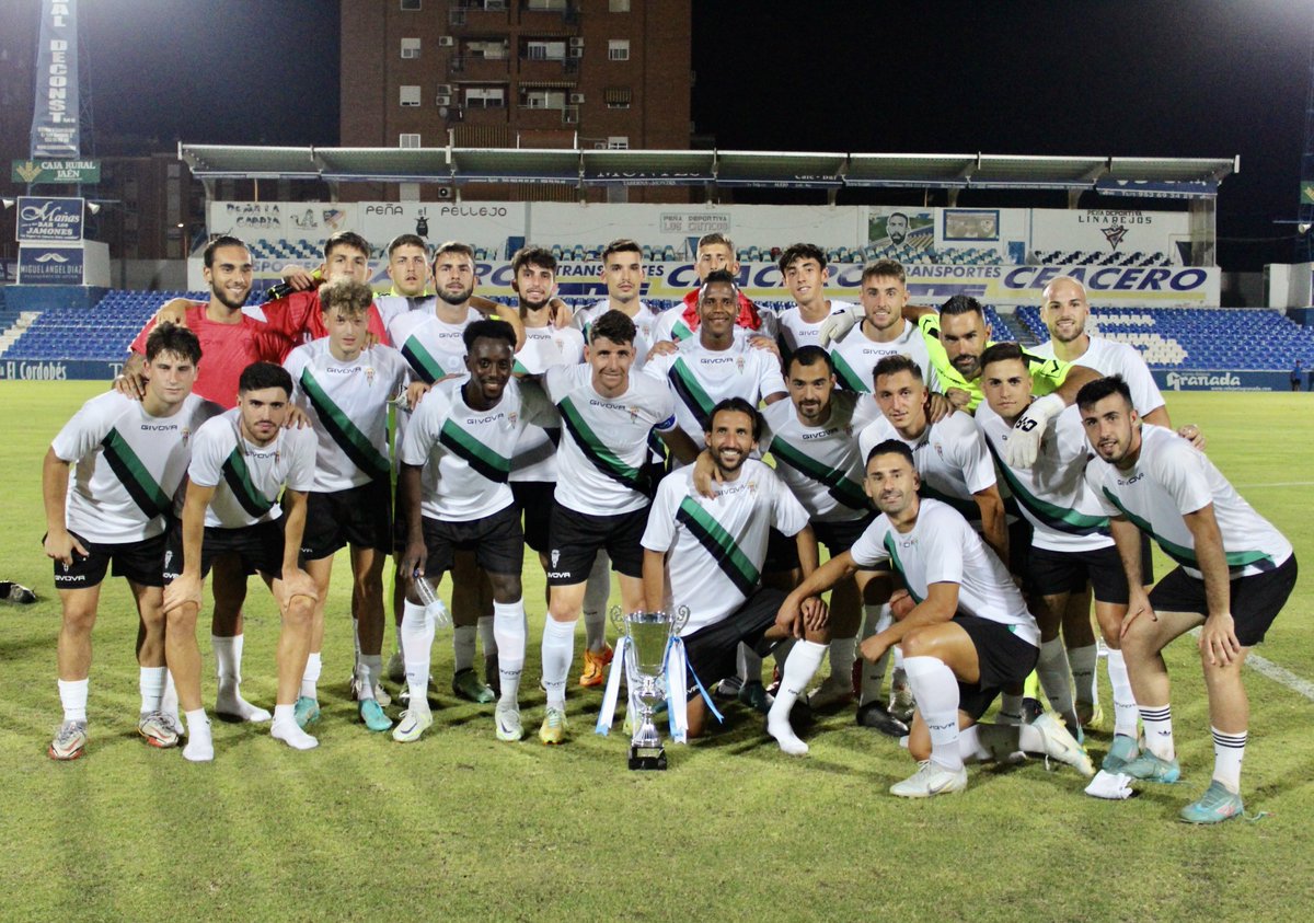CordobaCF_ofi's tweet photo. 🏆 Nos alzamos con el IV Trofeo Linarejos MLC 🙌🏻
#CórdobaCF #PretemporadaCCF https://t.co/3nI3wsdFRG