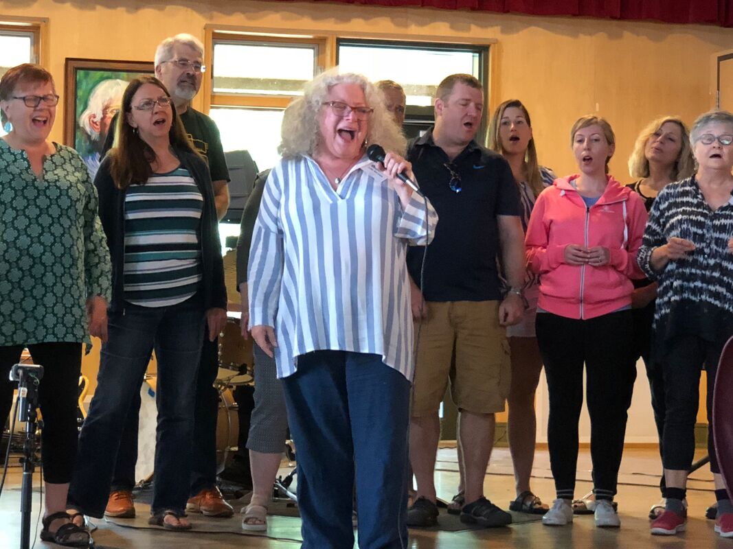 JazzWorks Canada's “Vocal Intensive Program” will cover a range of vocal jazz performance techniques. Each singer will prepare and craft a song in a supportive, group environment; highlighted by a Sat evening show w/ faculty accompaniment. 
jazzworkscanada.com/registration.h…. #adultjazzcamp