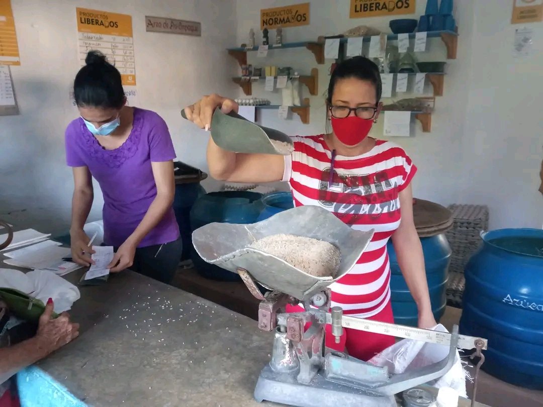 Las unidades de venta minorista de mercancías de Pinar del Río (bodegas y carnicerías) que expenden los productos de la canasta familiar normada, este domingo ofrecerán servicios a la población.
#ComercioCuba #CubaPorLaPaz