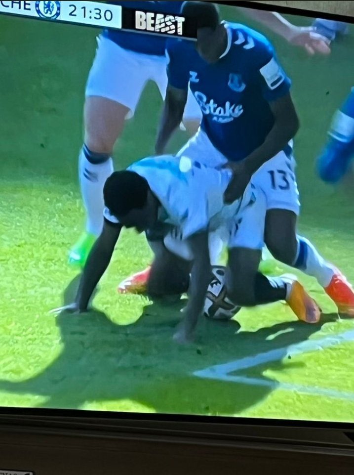 BlindersBIS's tweet photo. C’est lui votre Sterling ? https://t.co/Zrp8qA1IbC