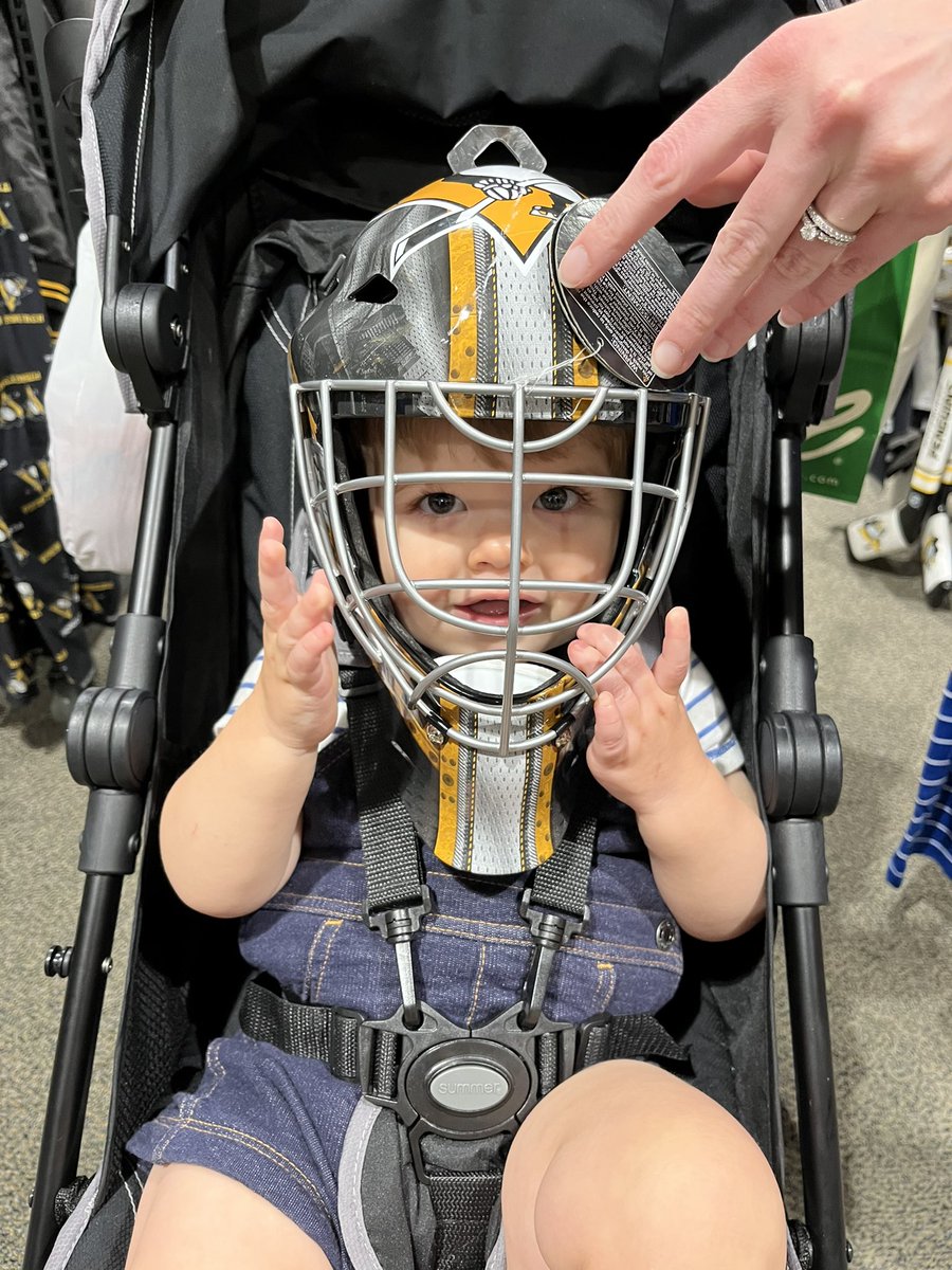 nb2steezy's tweet photo. @penguins need a goalie in 20 years? https://t.co/u7ev6C6MrU