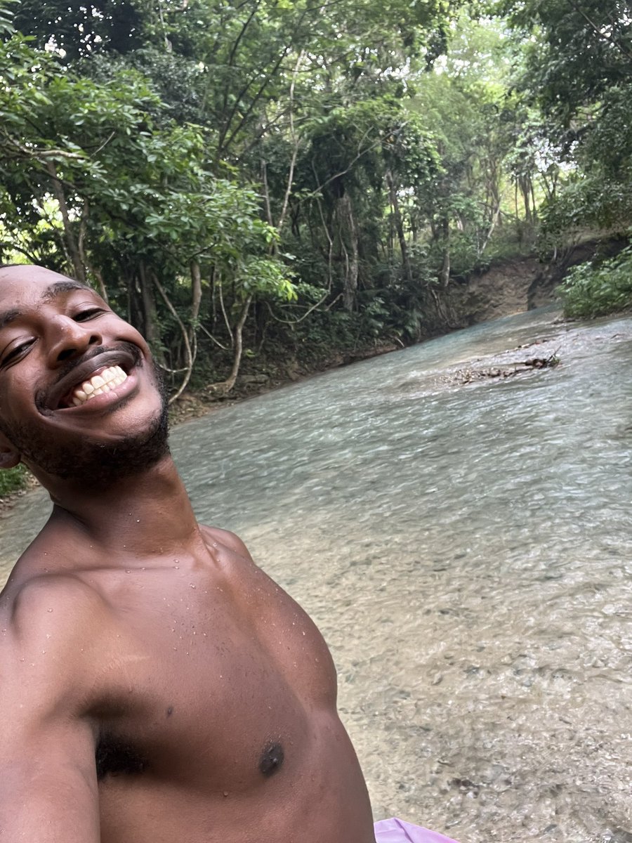 Asher_E_'s tweet photo. Jamaica land we love 🇯🇲🇯🇲🇯🇲 https://t.co/GDWVajH8Ng