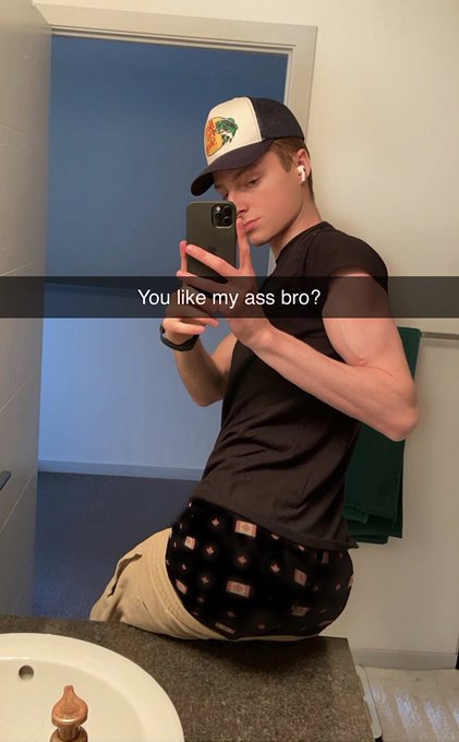 RT if you like my Canadian ass ??? https://t.co/aZLMW7iSIm
