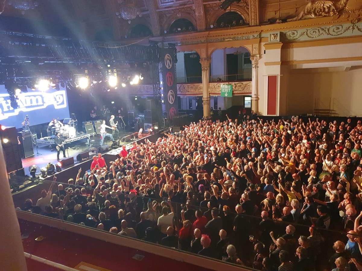 RobinGuy's tweet photo. Couple of people came down to the show…
🤘🔥🥁🔥🤘

#RockNRoll
#Sham69
#RebellionFestival 
 #SupportLiveMusic https://t.co/HR32iwln2n
