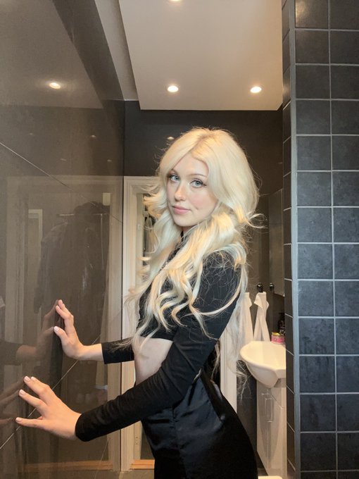 My name is Linzor, but you can call me tonight 😏 https://t.co/QicsiVGwoj