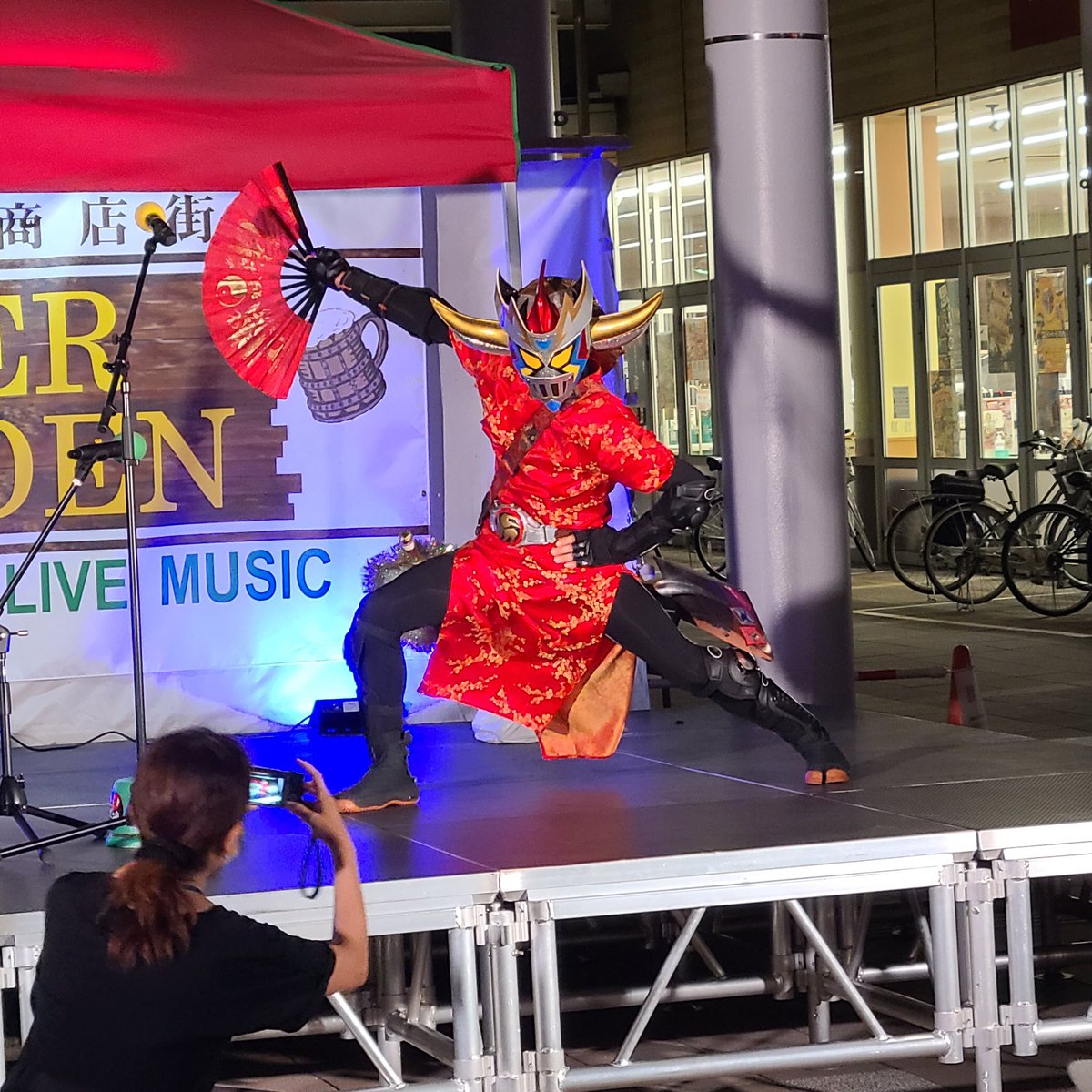 sinobibaiken2's tweet photo. #秋田
#横手イーストビアガーデン
#相場詩織
#sphia
#神崎りく
#シンガソングライターキョータ
#スコップ戦士ジャミセリオン
盛り上がった🔥横手イーストビアガーデン🍺パパパパパァ~👐
※撮影の時だけマスクを外しております。 https://t.co/eqL2ysQGLC