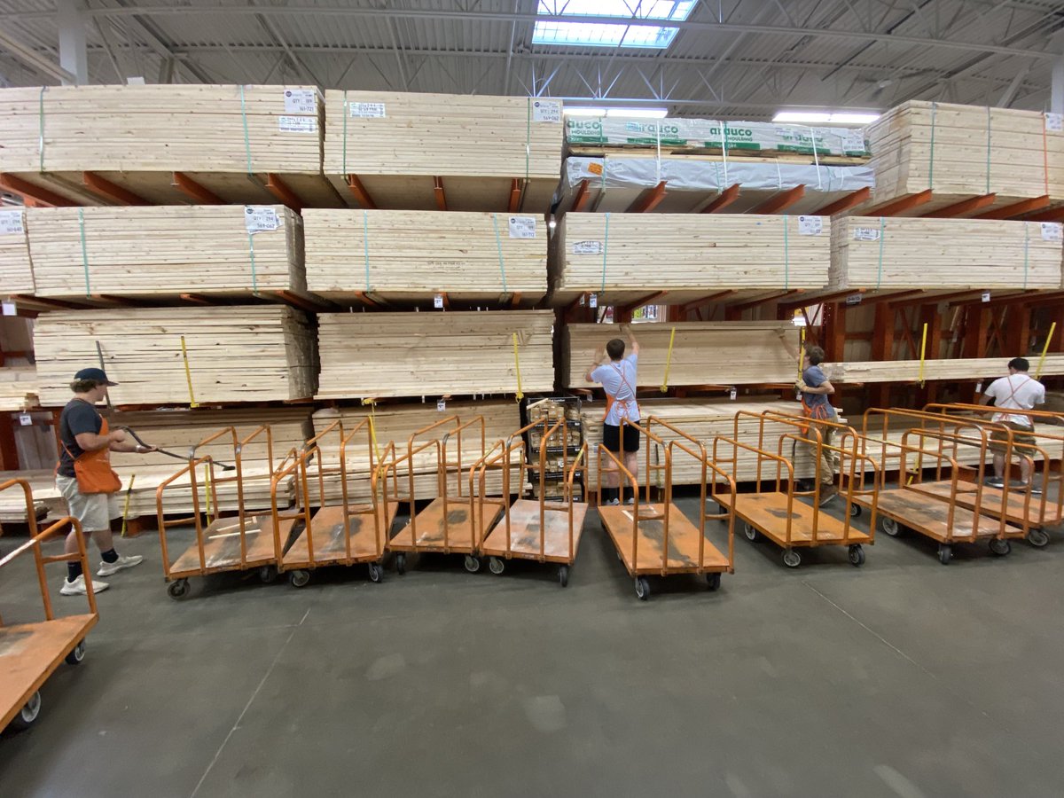 Look at these hard working fellas. ⁦<a href="/homedepot773/">Tina Corridan</a>⁩ ⁦<a href="/joshfelkerTHD/">Josh Felker</a>⁩