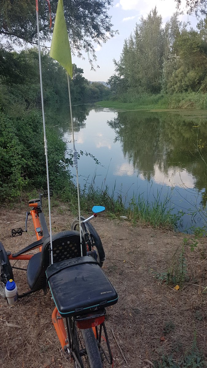 froilancan's tweet photo. Looking for corners in the river #Cinca #RecumbentTrike #recumbent #trike https://t.co/qngptf7YcK