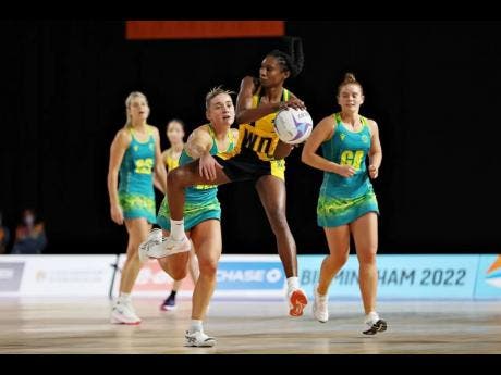 leanne_mullan's tweet photo. The #AussieDiamonds are going to have their work cut out for them tonight. The #SunshineGirls have been a class act this year. How's #Australia going to contain #fowler? Eeeek! 
#netball #Birmingham2022 https://t.co/lDHZq1HtLW