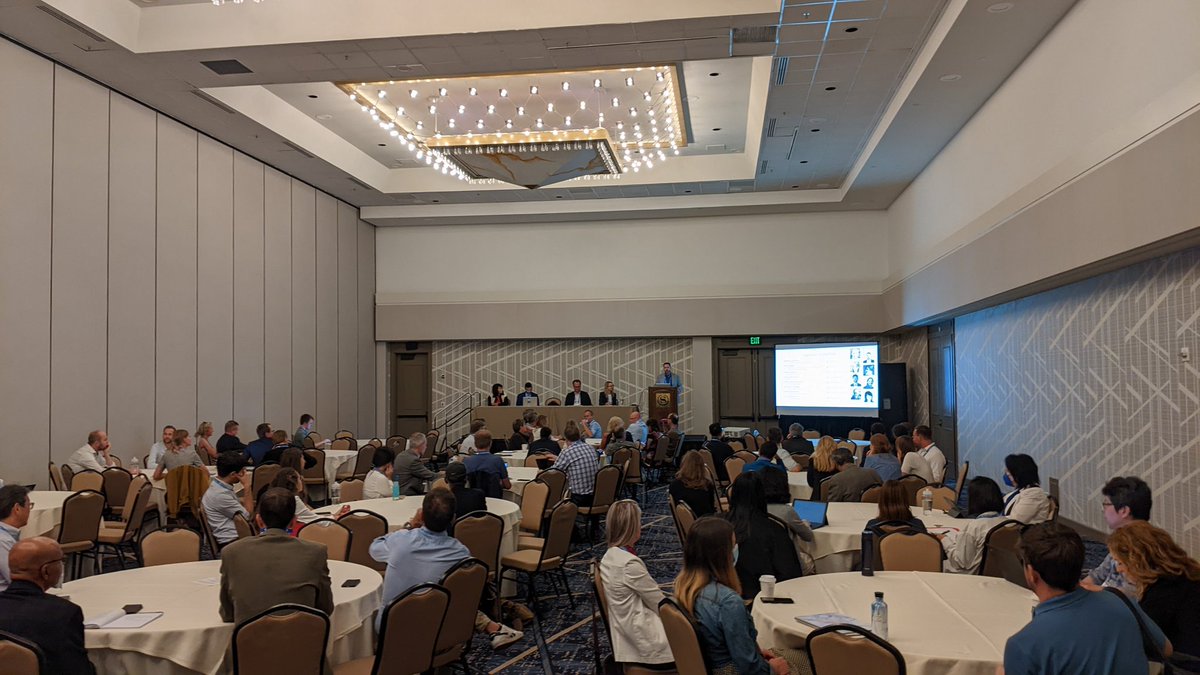 Big crowd! <a href="/Bogers/">Marcel Bogers</a> kicking off the #open #innovation PDW at #AOM2022. brainstorming on different perspectives of OI 🔥 in awesome roundtables with great scholars! This year there is even an oi social with drinks 🍸🍹