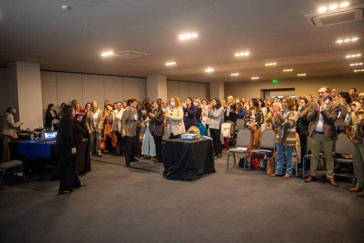 marcelomonico's tweet photo. Felicitaciones @DickensUruguay  por estos 50 primeros años! Mónica una visionaria sobre la forma de enseñar una lengua extranjera con foco en el estudiante. 
Gracias @TGallette  por la invitación al evento y por tus palabras! 

#MidSummerDream 
#GoldenEdition https://t.co/SGKnzHdAN4