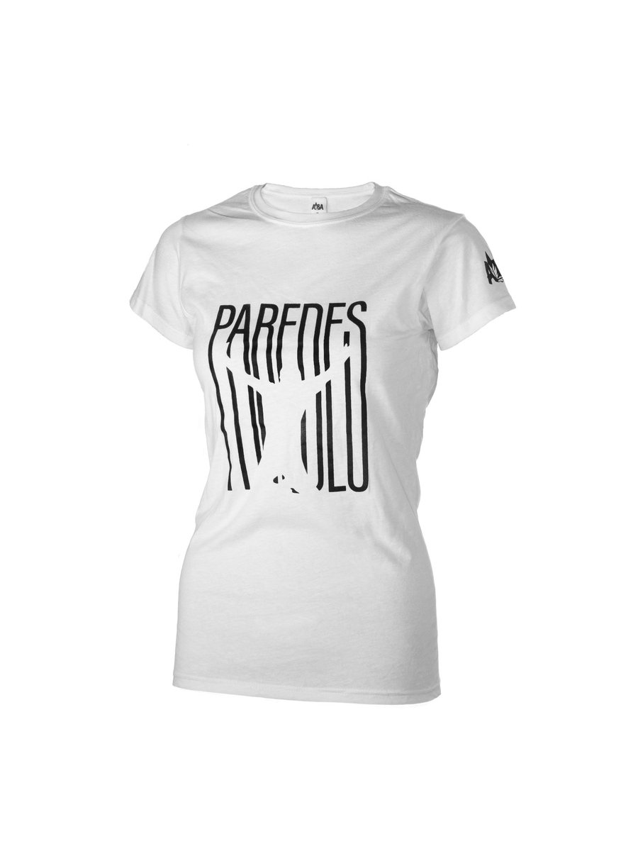 AlbaAlba2018's tweet photo. Polera blanca mujer diseño Paredes a $5.000 
Tallas L y XL 

➡️📲 https://t.co/OhhmKHSkQD 
¡Últimas unidades! https://t.co/BEiHKyWC26