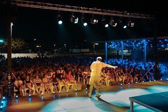 FesHumorCunit's tweet photo. 😜Alta Flipamenta la que acabem de viure aquesta nit amb el @MarcSarrats 👉🏼El més gran flipat de l'stand up comedy catalana podem dir (orgullosos) que ha estat al #FesHumorCunit 💣
#FestivalDeLHumor #FesHumor #Cunit https://t.co/vnuOlQTRI6