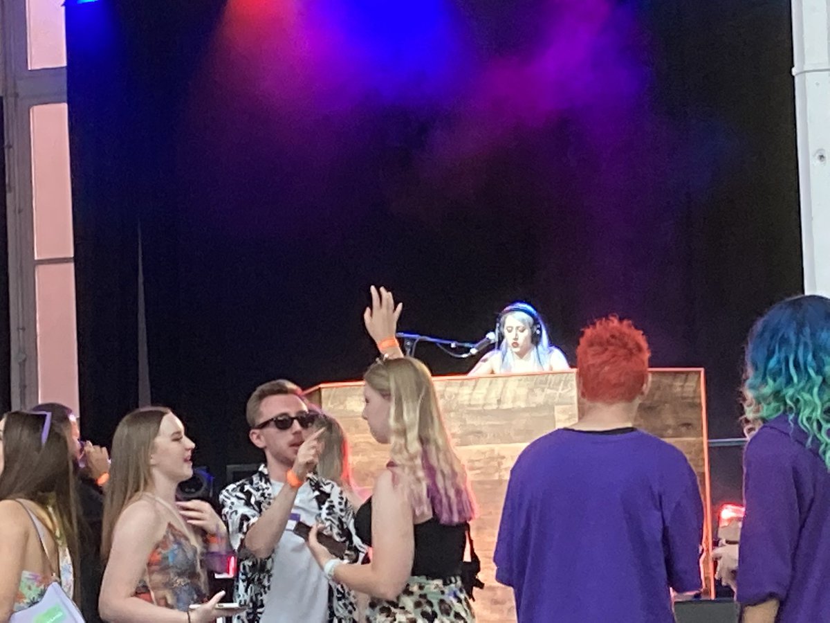 Moh 🌳🌊✨ tweet media